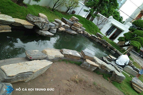 1552278590thi-cong-ho-ca-koi-tai-quang-ninh.jpg