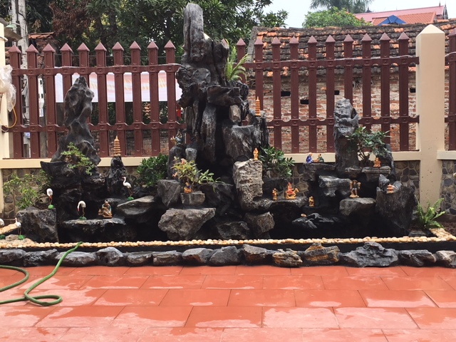 Hòn non bộ nhà chú Tụng 