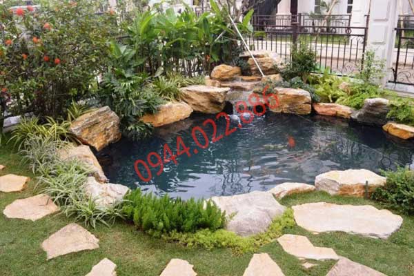 hồ cá koi mini góc sân ngoài vườn