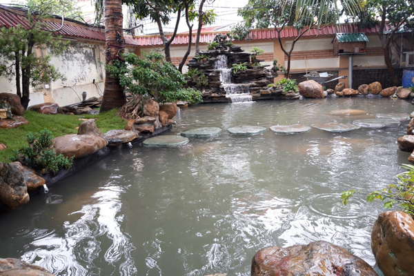 Mẫu hồ cá koi biệt thự cổ điển